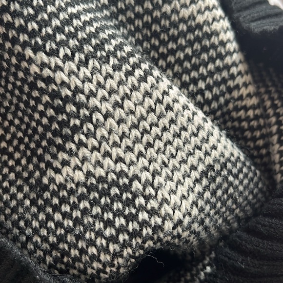 Franki Girls size 12 cropped black sweater with white stars - Picture 7 of 8